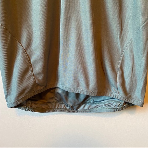 SUGOI Athletic Top - Picture 3 of 5